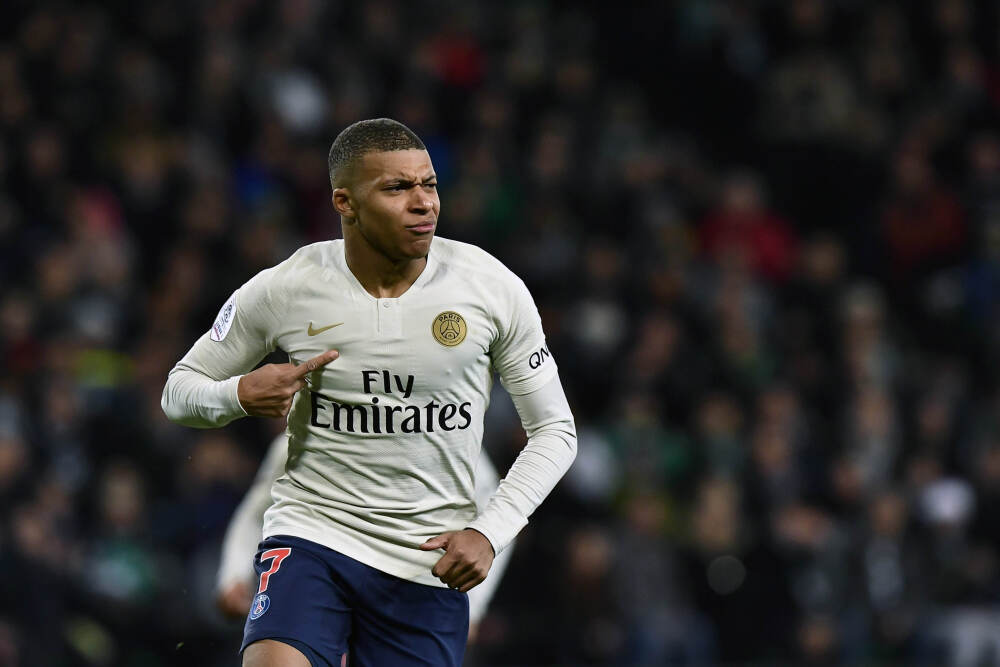 视频|2025基金行业十大要闻：稳健前行 向高质量发展迈进